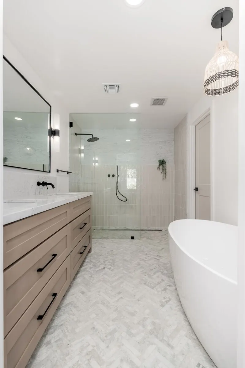 Primary bath with freestanding tub