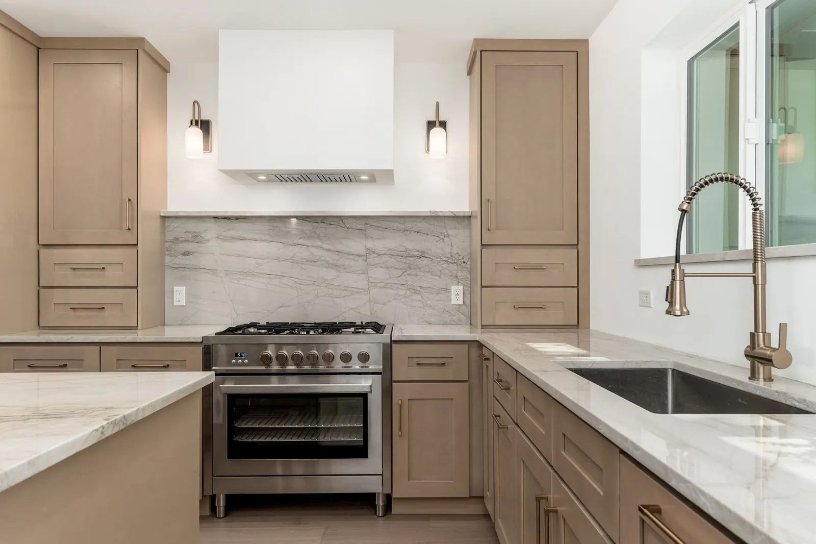 Kitchen with range wall and stone backsplash